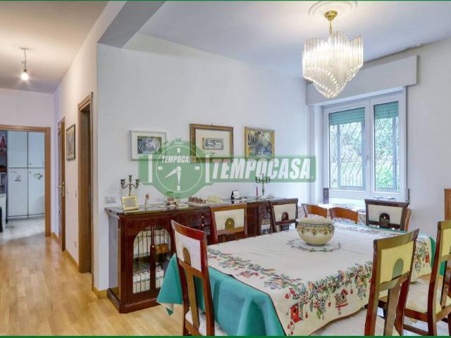 Quadrilocale in vendita a Varese via Cantoreggio, Masnago