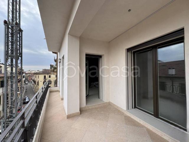 Quadrilocale in vendita a Verona via Don Enrico Tazzoli, 3, Centro Storico