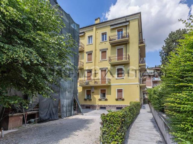 Quadrilocale in vendita a Verona via ippolito nievo, Valdonega