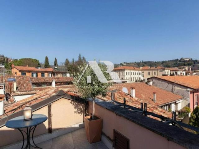 Quadrilocale in vendita a Verona via Sant'Alessio, 42, Veronetta