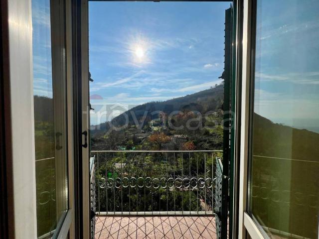 Quadrilocale in vendita a Vietri sul Mare via Vallone, 49, Dragonea