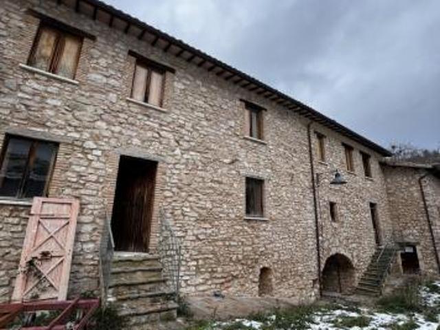 Quadrilocale in vendita a Visso