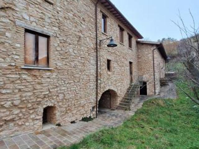 Quadrilocale in vendita a Visso