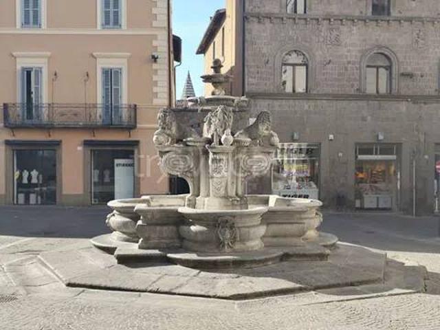 Quadrilocale in vendita a Viterbo, Sacrario Piazza della Rocca
