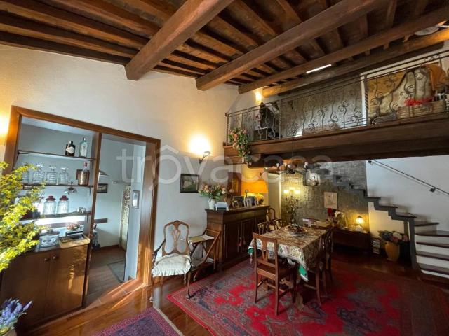 Quadrilocale in vendita a Viterbo via del Giglio, 2, Sacrario Piazza della Rocca