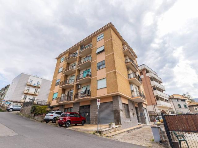 Quadrilocale in vendita a Viterbo via Santa Rosella, 3, Bagnaia La Quercia