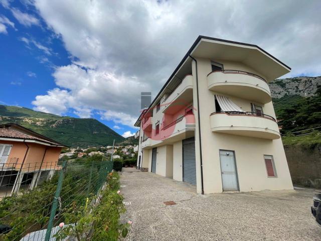 QUADRILOCALE in vendita a Vitulano