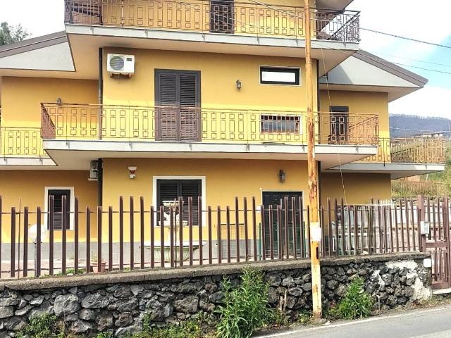 Quadrilocale in vendita a Zafferana Etnea