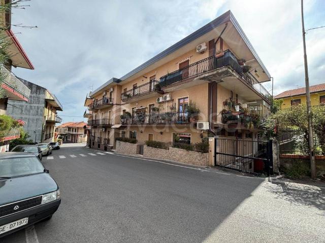 Quadrilocale in vendita a Zafferana Etnea via San Giacomo, 93