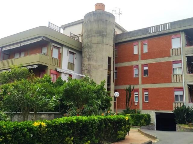 Quadrilocale in vendita ad Aci Catena via consolazione