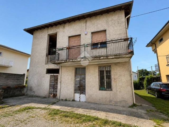 Casa indipendente in vendita ad Almenno San Bartolomeo via Fratelli Roncelli, 42