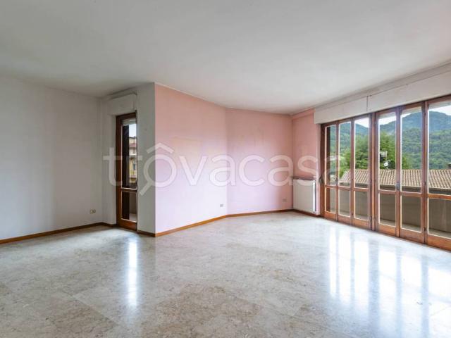 Quadrilocale in vendita ad Albino via Benigno Crespi, 3