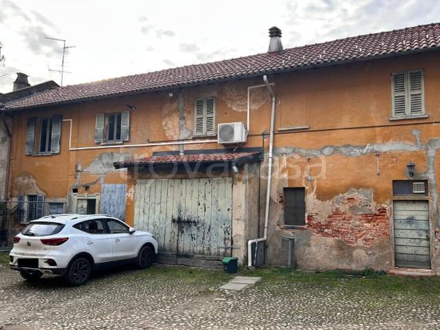 Quadrilocale in vendita ad Albizzate via Privata al Castello