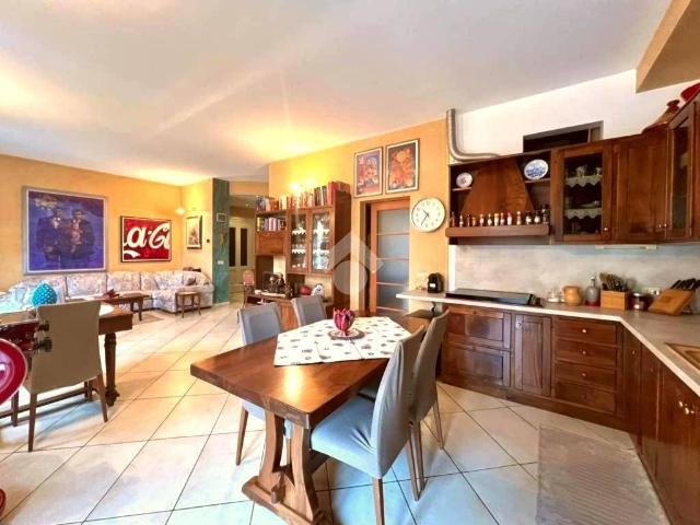 Quadrilocale in vendita ad Alzano Lombardo via Andrea Fantoni, 52