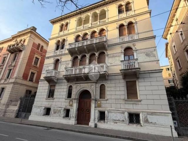 Quadrilocale in vendita ad Ancona viale Della Vittoria, 4, Cavour