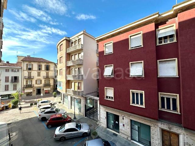 Quadrilocale in vendita ad Asti via Nino Costa, 12, Centro Storico