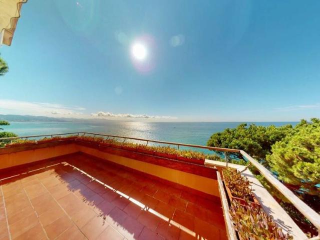 Quadrilocale in vendita ad Arenzano via della Costa, 20