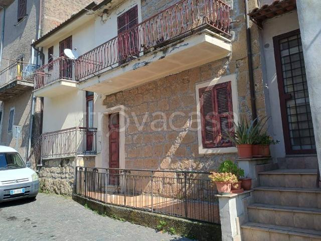 Quadrilocale in vendita ad Arlena di Castro via Umberto I