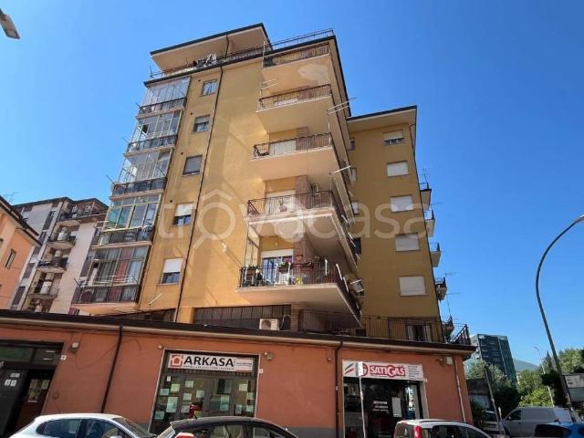 Quadrilocale in vendita ad Avellino via Piave, 10