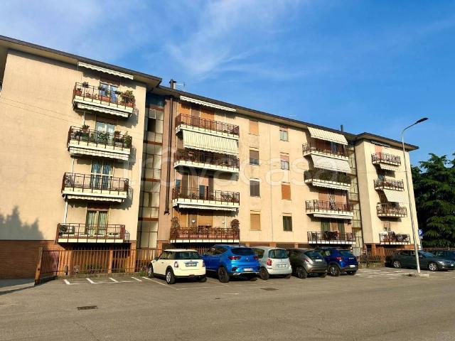 Quadrilocale in vendita ad Azzano San Paolo via Trento