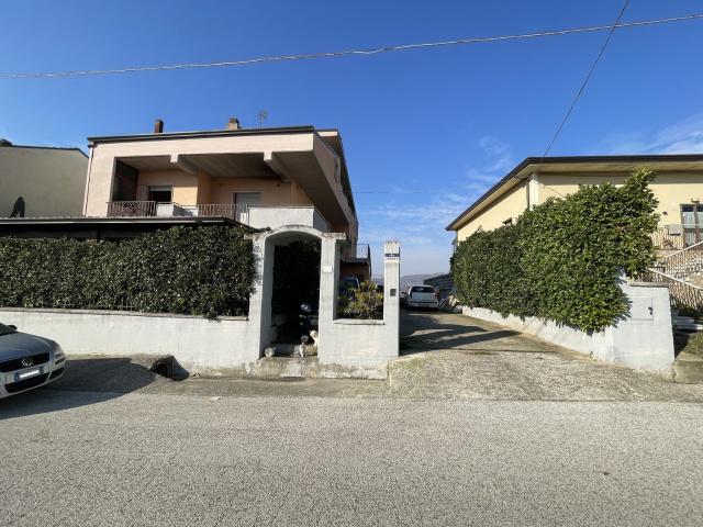 Quadrilocale in vendita in via provinciale 61 26, Pratola Serra
