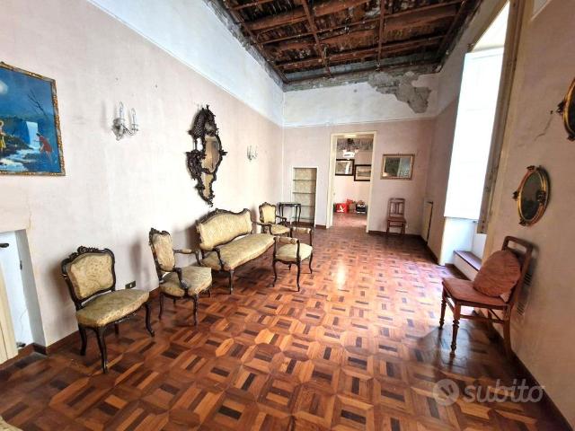 Quadrilocale in Via Chiaia