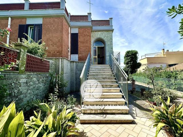 Quadrilocale ottimo stato, piano rialzato, Centro, Falconara Marittima