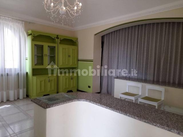 Quadrilocale ottimo stato, piano terra, Centro, Borgosesia