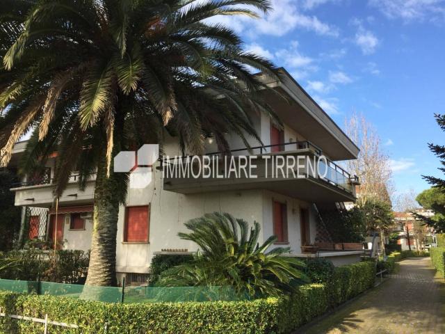 Quadrilocale ottimo stato, primo piano, Marina di Massa Centro, Massa