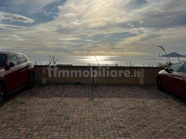 Quadrilocale ottimo stato, primo piano, Bagnoli, Napoli