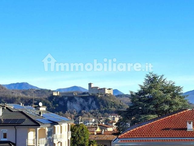 Quadrilocale ottimo stato, quinto piano, Centro, Arona