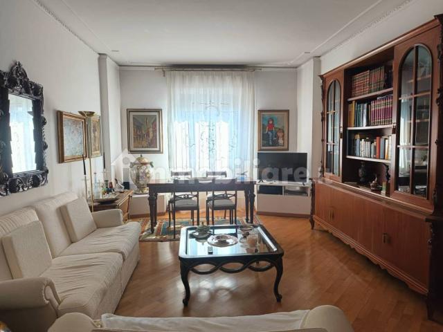 Quadrilocale ottimo stato, secondo piano, Novoli, Firenze