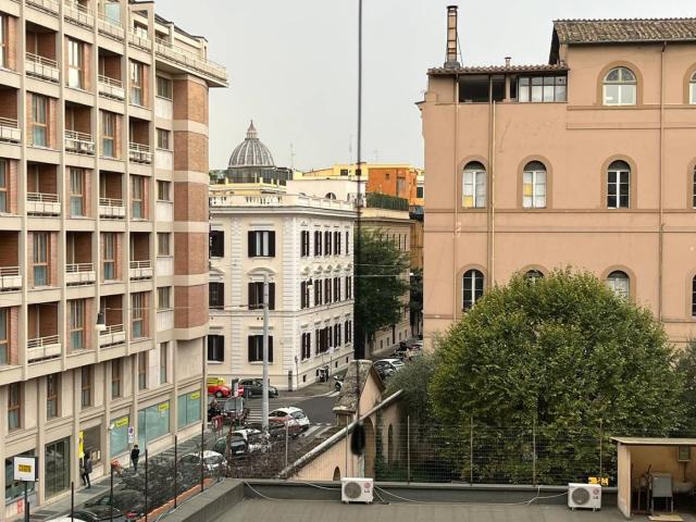 Quadrilocale ottimo stato, terzo piano, Prati, Roma