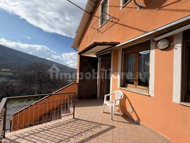 Quadrilocale Strada Provinciale Fiastra Bolognola 11, Fiastra