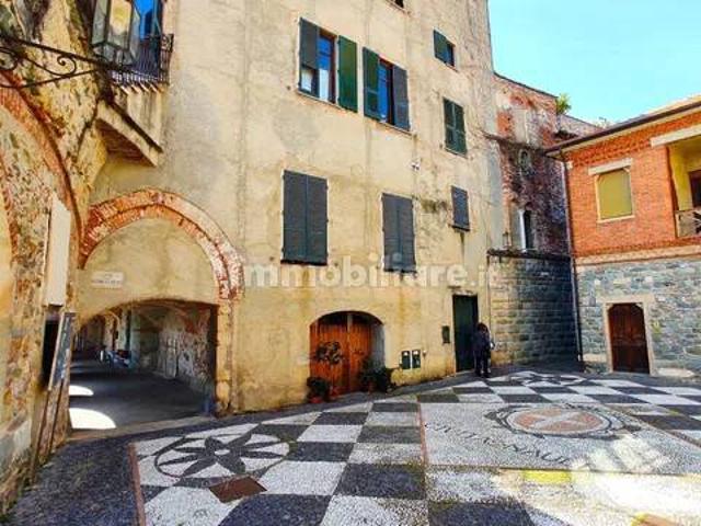 Quadrilocale piazza Dante Alighieri, 1, Centro, Noli