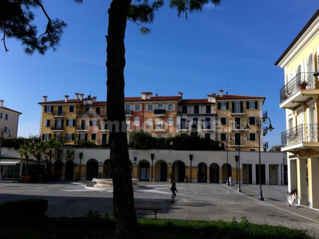 Quadrilocale piazza del Borgo 7d, Centro, Porto Recanati