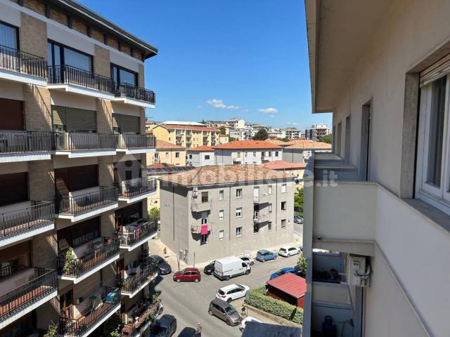 Quadrilocale piazza Europa 9, Stadio Città 2000, Cosenza