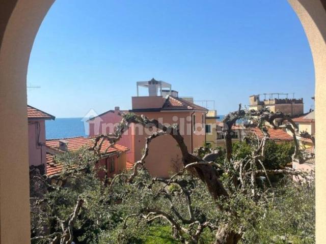 Quadrilocale piazza E. Figoli 18, La Serra, Tellaro, Lerici