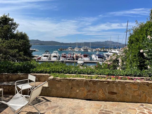 Quadrilocale prima fila sul porto con splendida vista panora. 137m² Porto Rotondo