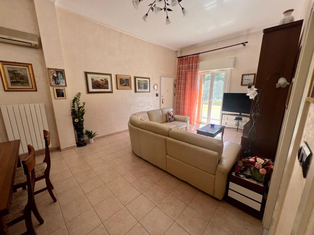 Quadrilocale ristrutturato in viale delle palme, Taggia