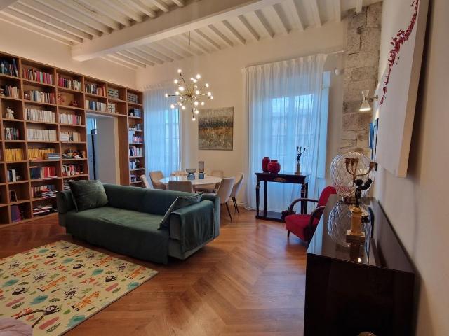 Quadrilocale ristrutturato, Pisa lungarni