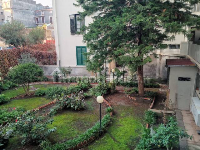Quadrilocale via Matteo Renato Imbriani 243, Vulcania Sanzio, Catania