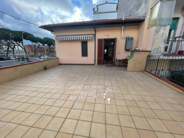 Quadrilocale via Mazzini 280, Centro, Viareggio