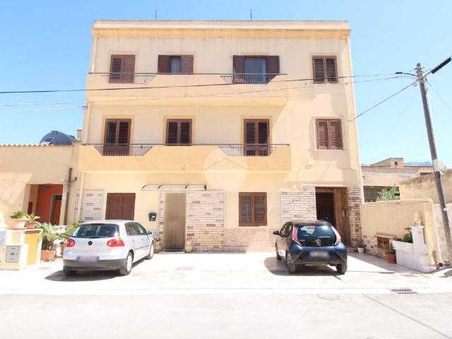 Quadrilocale via Melchiorre Barbara 10, Centro, Trapani