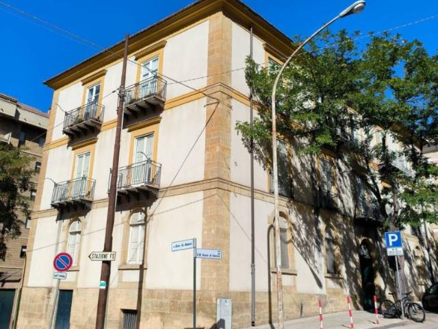 Quadrilocale via Camillo Benso di Cavour 29, Centro, Caltanissetta