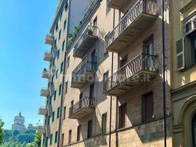 Quadrilocale via Camillo Benso di Cavour 48, Via della Rocca, Torino