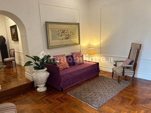 Quadrilocale via Carlo Poerio 98, Chiaia, Napoli
