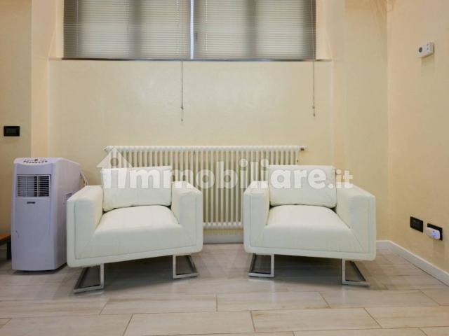 Quadrilocale via Cesare Balbo 10, Bocconi, Milano