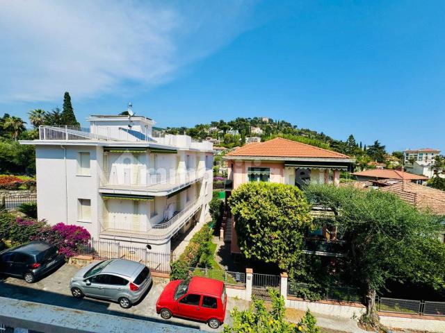 Quadrilocale via dei Gerani 17, Piani di Borghetto, Ospedale, Bordighera