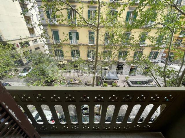Quadrilocale via Domenico Cimarosa 84, Vomero, Napoli